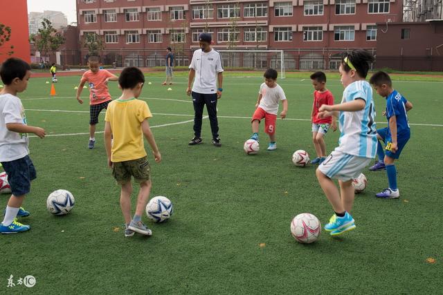 中国U17女篮12人大名单出炉：孙晗昀、李沅珊领衔